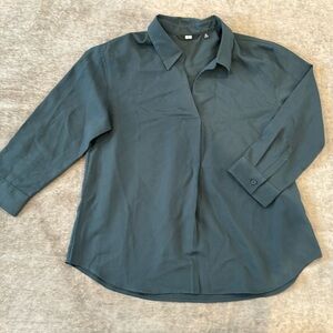 Uniqlo blouse. Collared blouse. 3/4 length sleeves. Color- dark green. Size- XS
